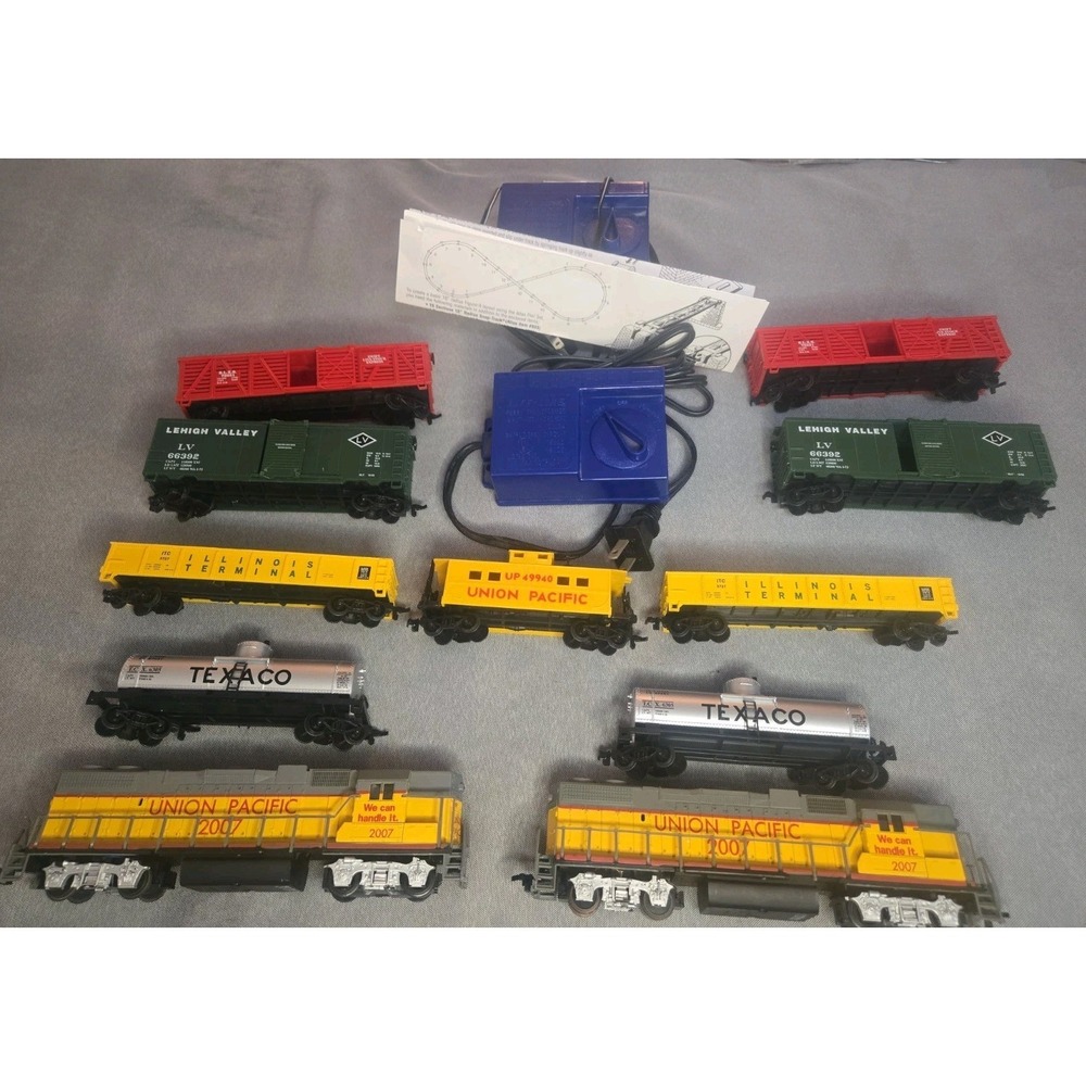 Life-Like HO Scale Train Lot Union Pacific GP38 Texaco Swift Atlas Manual 14pc
